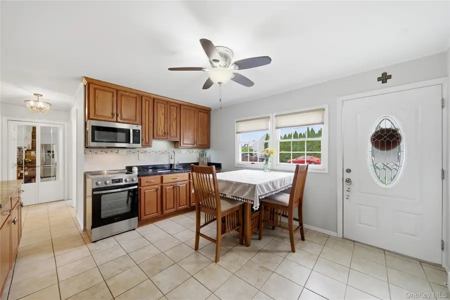 72 Walnut Lane, Hicksville, NY 11801 - #2