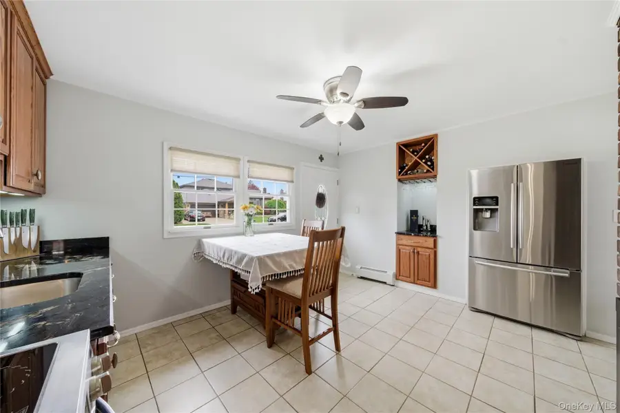 72 Walnut Lane, Hicksville, NY 11801 - #3