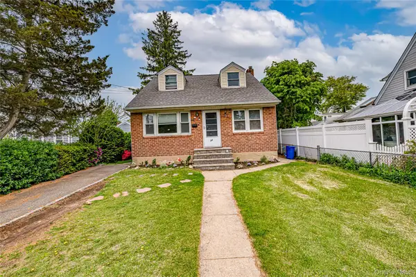 31 Locust Street, Westbury, NY 11590