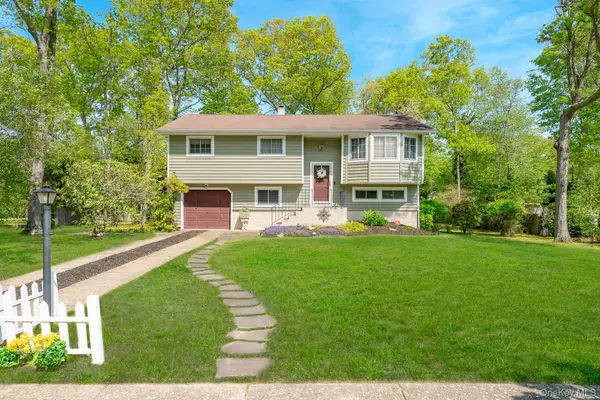 247 Bow Drive, Hauppauge, NY 11788
