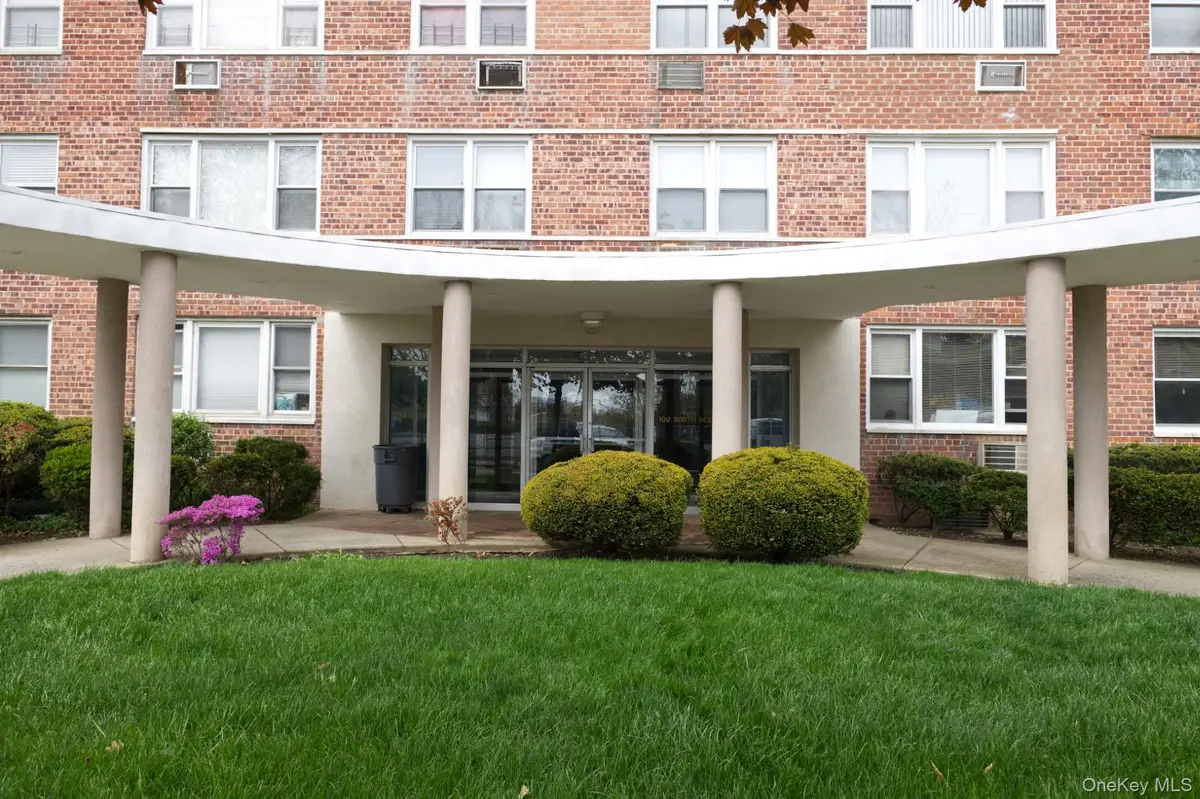 100 S Ocean Avenue S #2R, Freeport, NY 11520 - #1