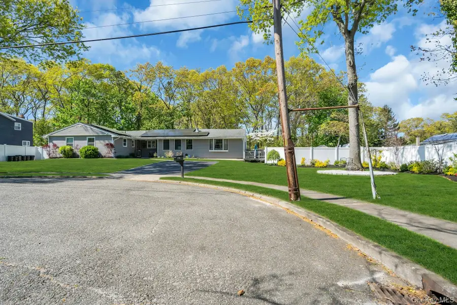 31 Peak Street, Ronkonkoma, NY 11779 - #2