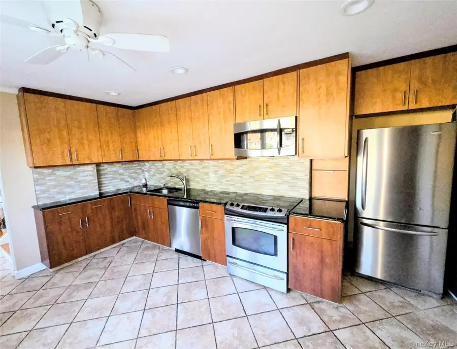 20 Daisy Lane, Levittown, NY 11756 - #2