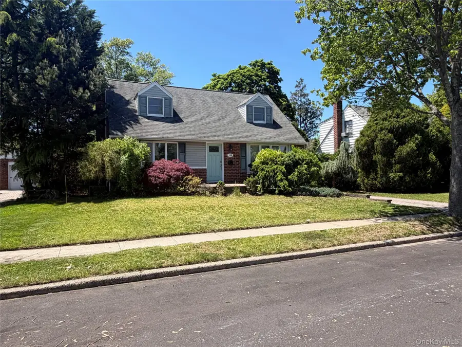 140 Wickshire Drive, East Meadow, NY 11554 - #3