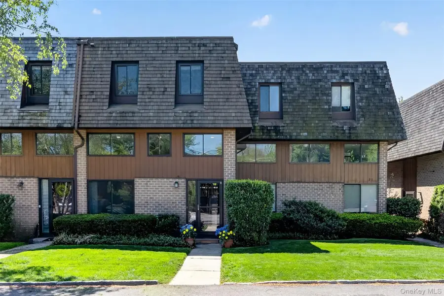 22 The Hamlet, Pelham, NY 10803 - #2