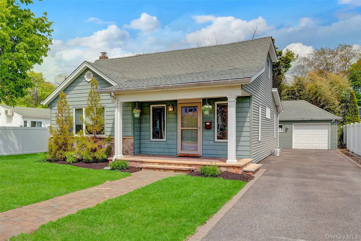209 Center Bay Drive, West Islip, NY 11795 - #1