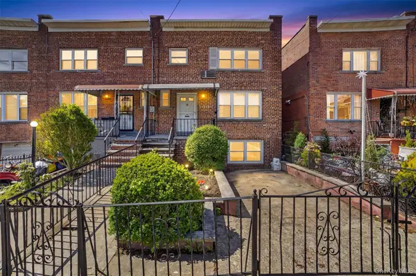1124 E 213th Street, Bronx, NY 10469