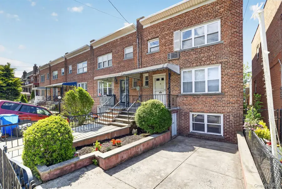 1124 E 213th Street, Bronx, NY 10469 - #3