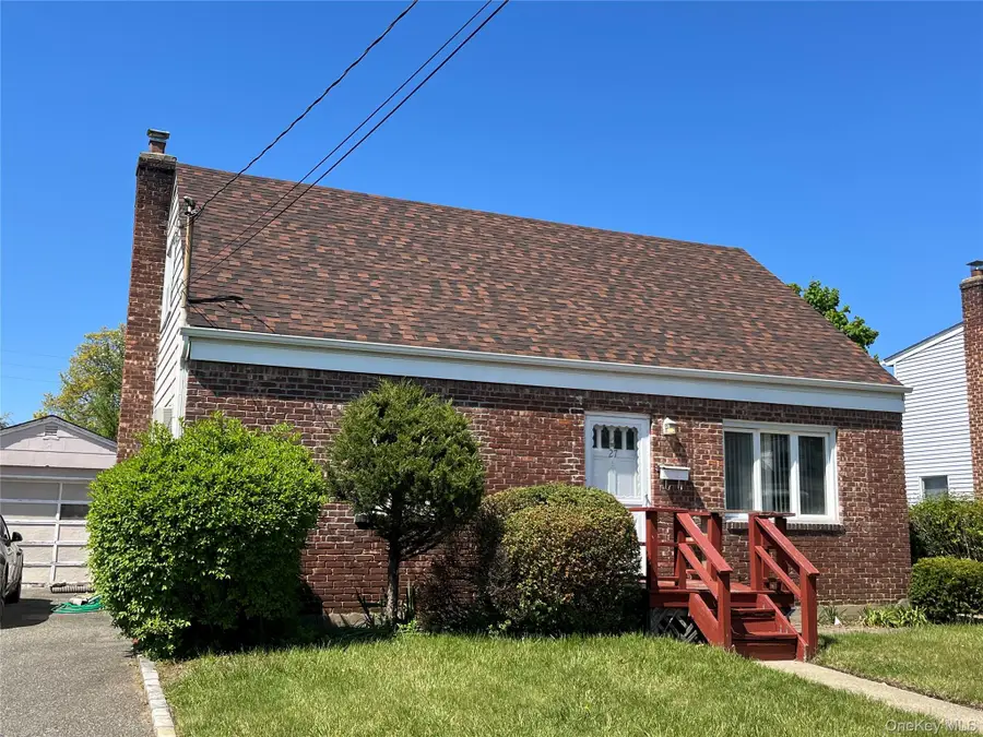 27 5th Avenue, Westbury, NY 11590 - #2