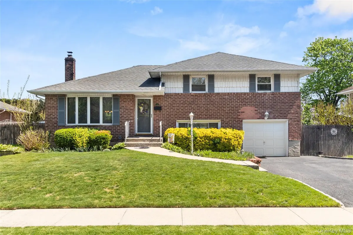 21 Reese Place, Farmingdale, NY 11735 - #1