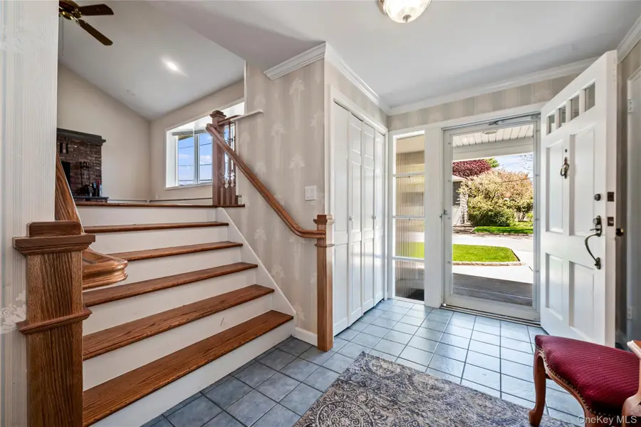 29 Kirkwood Drive, Glen Cove, NY 11542 - #2