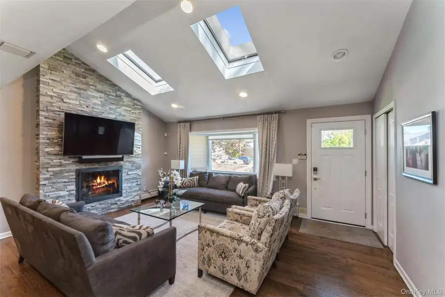 7 Greenacre Court, Syosset, NY 11791 - #3