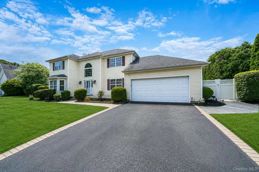 4 Clark Street, Selden, NY 11784 - #3