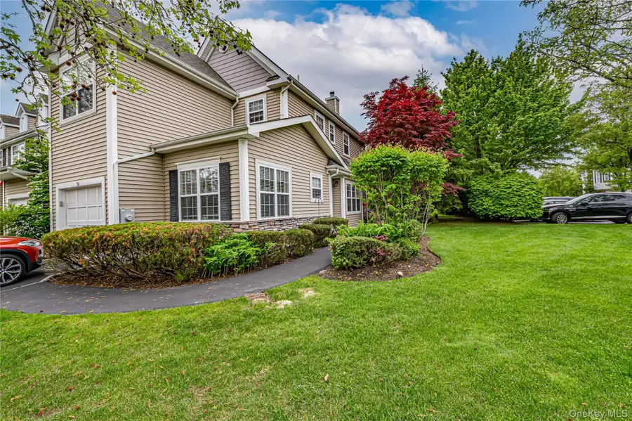 34 Paddington Circle, Smithtown, NY 11787 - #3