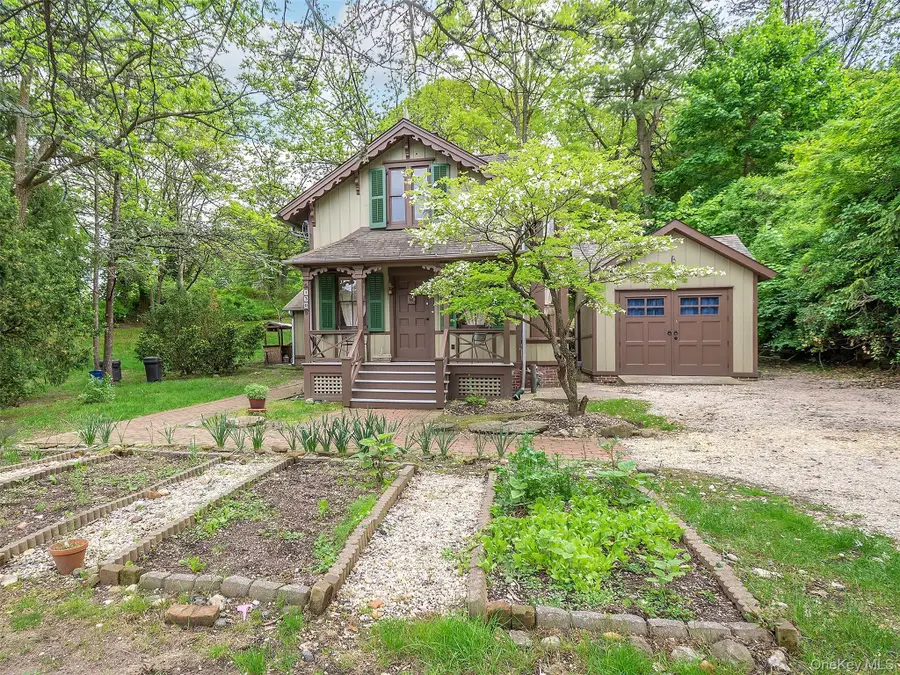 130 Mott Avenue, Roslyn, NY 11576 - #3