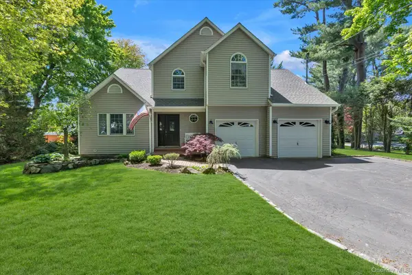 17 Claire Avenue, Huntington Station, NY 11746