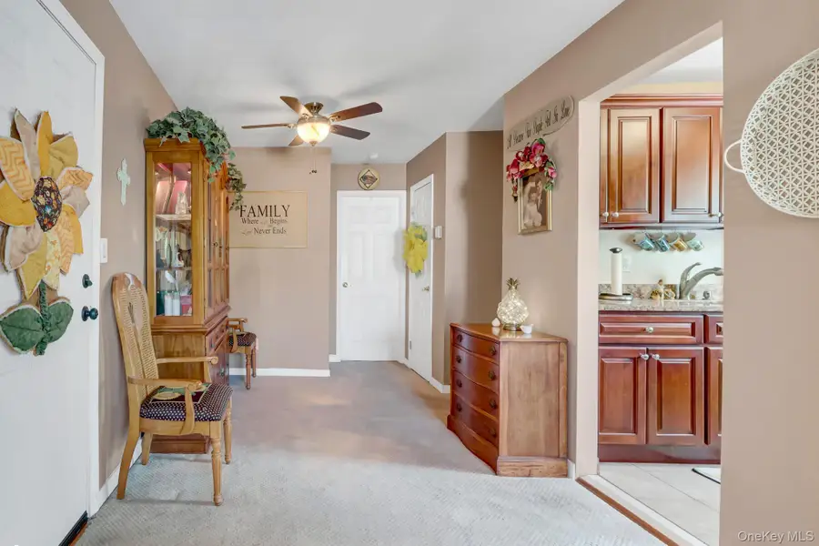 21 Toehee Place #2B, Islip, NY 11751 - #3