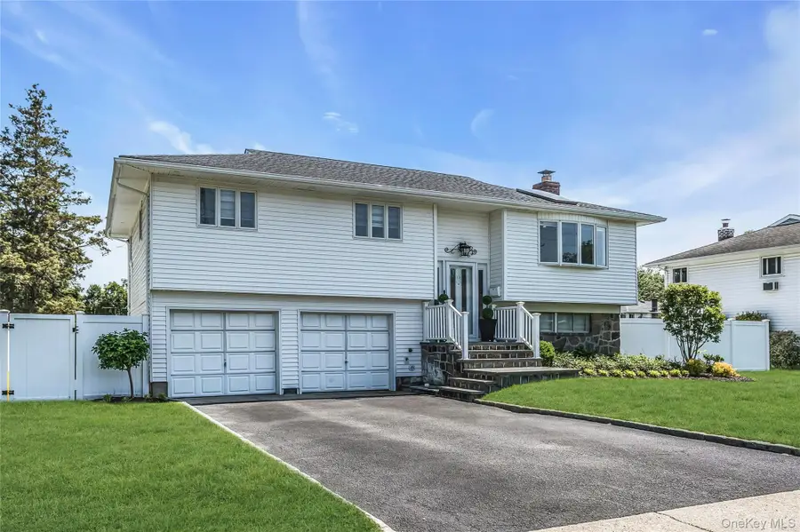 15 Lois Lane, Old Bethpage, NY 11804 - #2