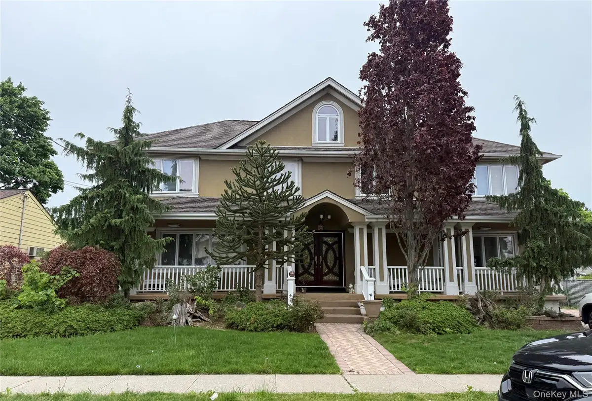 30 3rd Avenue, Westbury, NY 11590 - #1