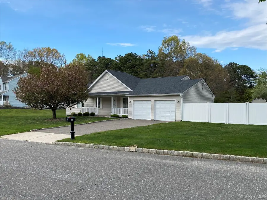 11 Winterberry Drive, Middle Island, NY 11953 - #2