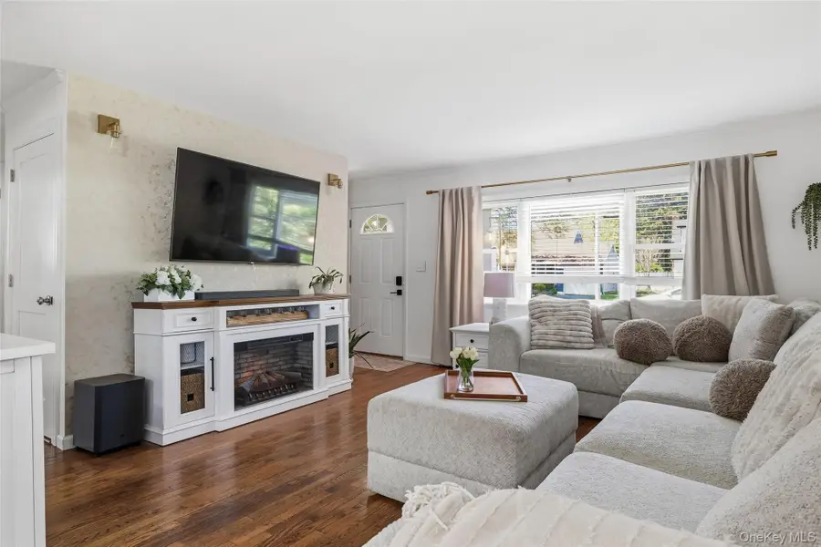 31 Jean Drive, North Babylon, NY 11703 - #3