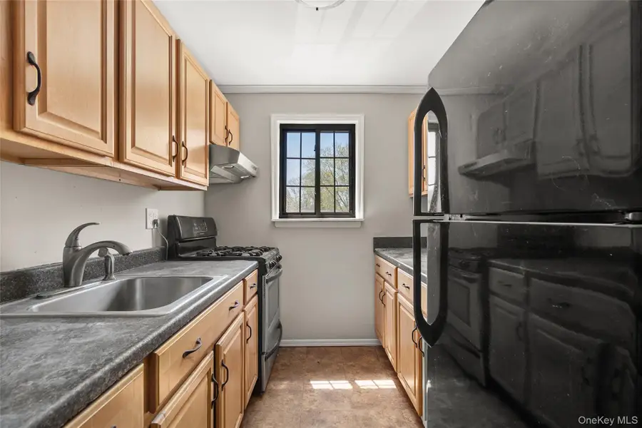 5 Pinebrook Place #5, Bay Shore, NY 11706 - #3