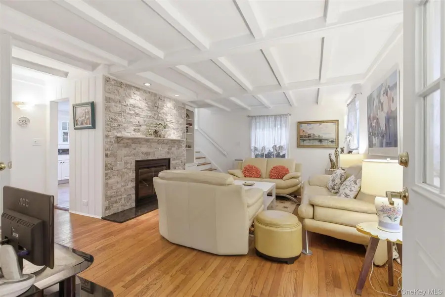 47 Onderdonk Avenue, Manhasset, NY 11030 - #3