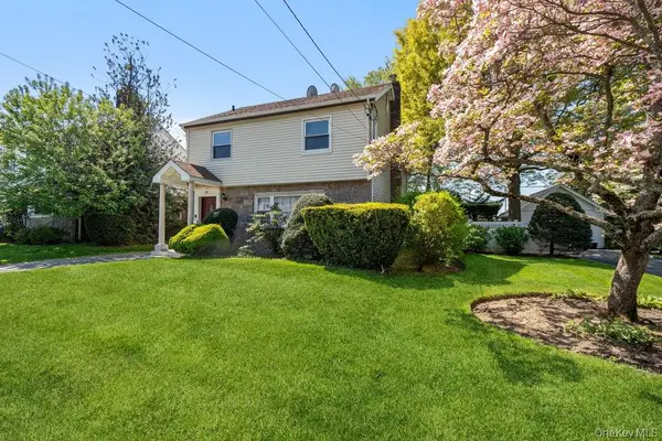 99 Norwood Avenue, Malverne, NY 11565