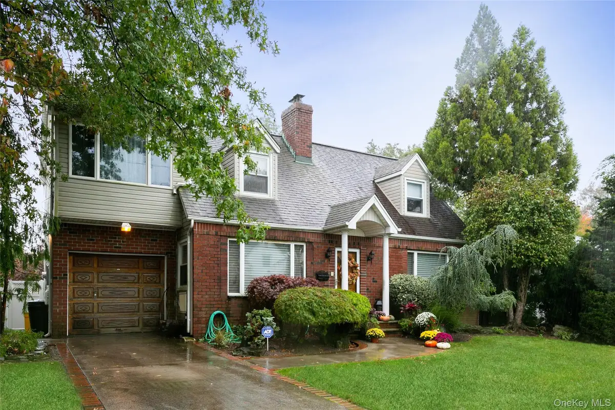11 Avon Road, Hewlett, NY 11557 - #1
