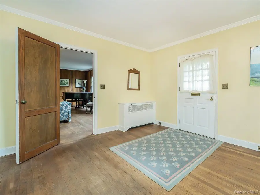 87 Robinson Avenue, Glen Cove, NY 11542 - #3