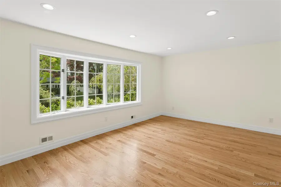 15 Locust Road, Old Bethpage, NY 11804 - #3