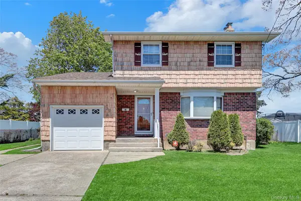 211 Lynbrook Street, Islip Terrace, NY 11752