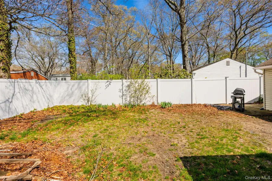 92 Wauwepex Trail, Ridge, NY 11961 - #3