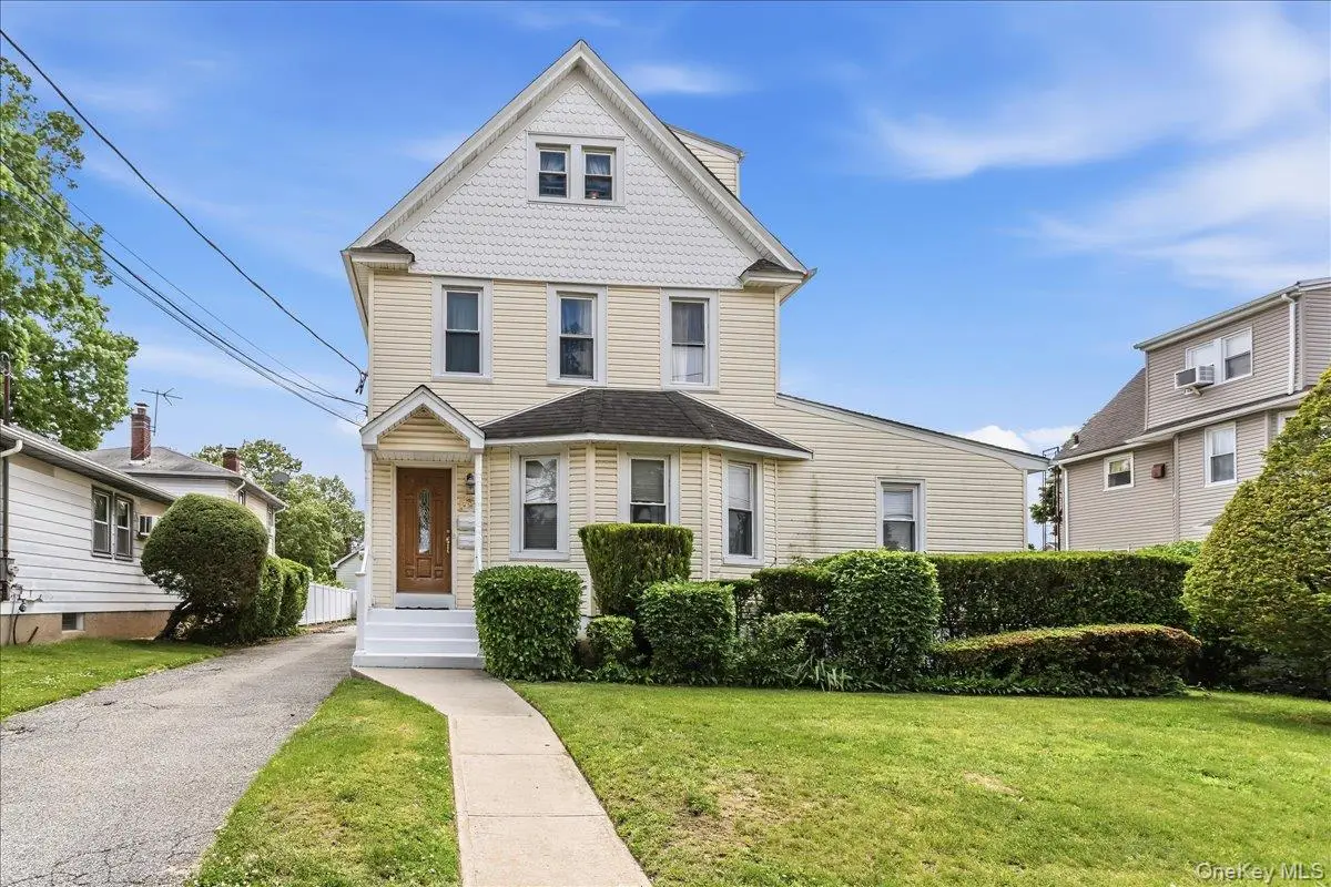 38 Wood Street, Lynbrook, NY 11563 - #1
