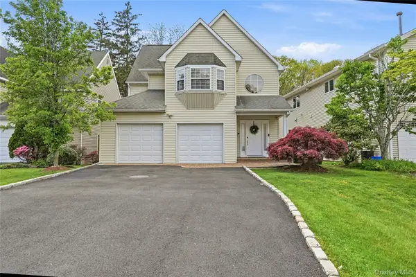 9 Oxford Court, Wheatley Heights, NY 11798