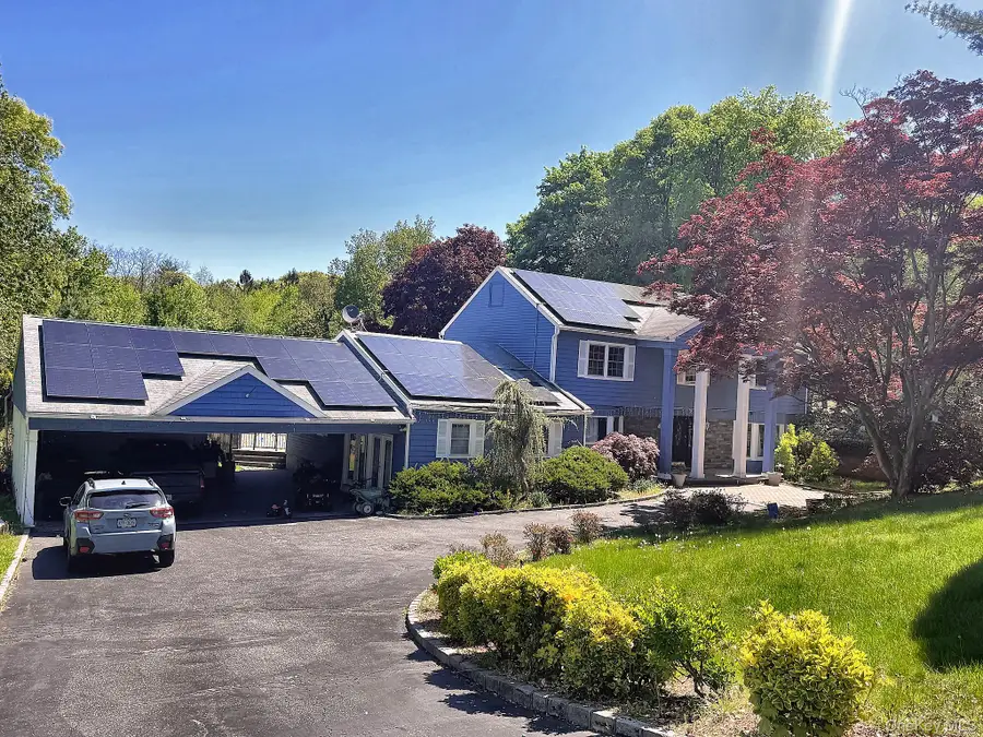 25 Lisa Drive, Dix Hills, NY 11746 - #3