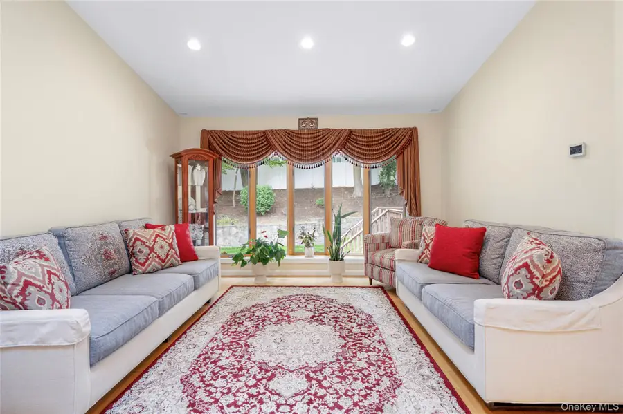 5 Oakridge Road, White Plains, NY 10607 - #3