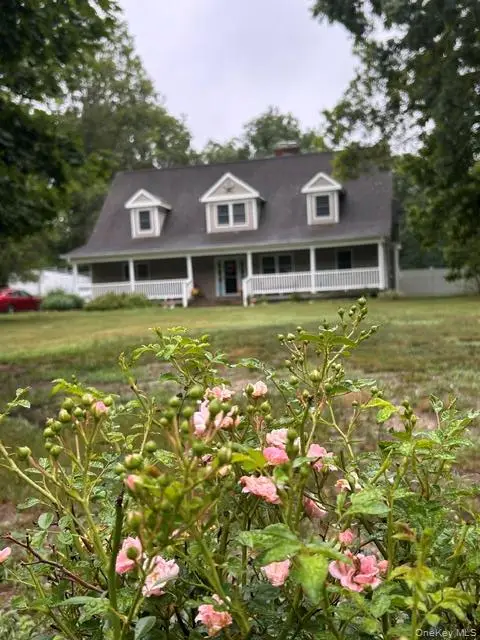 4 Conservation Circus, Ridge, NY 11961 - #3
