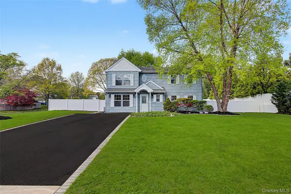 6 Lyons Lane, Coram, NY 11727