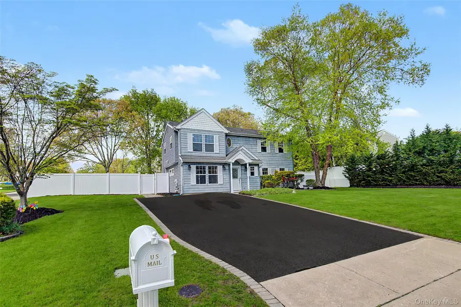 6 Lyons Lane, Coram, NY 11727 - #2