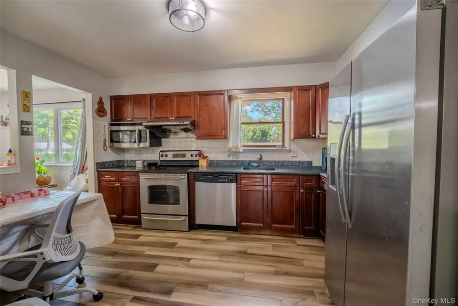 75 Park Avenue, Ronkonkoma, NY 11779 - #3