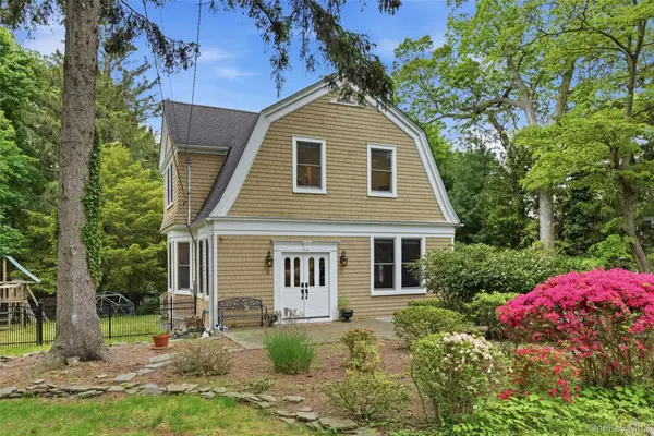 8 Wells Lane, Stony Brook, NY 11790