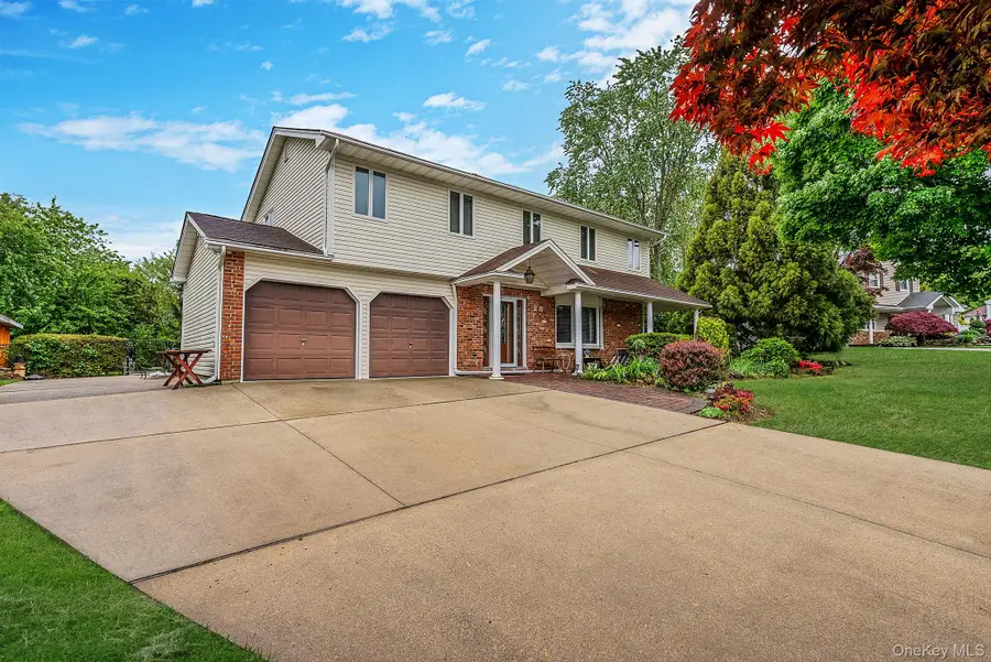 28 Manchester Boulevard, Wheatley Heights, NY 11798 - #2
