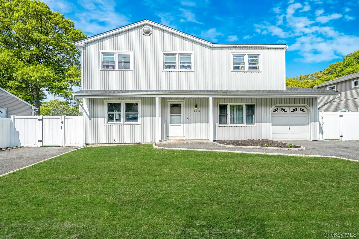 1532 Gogel Street, Holbrook, NY 11741 - #1