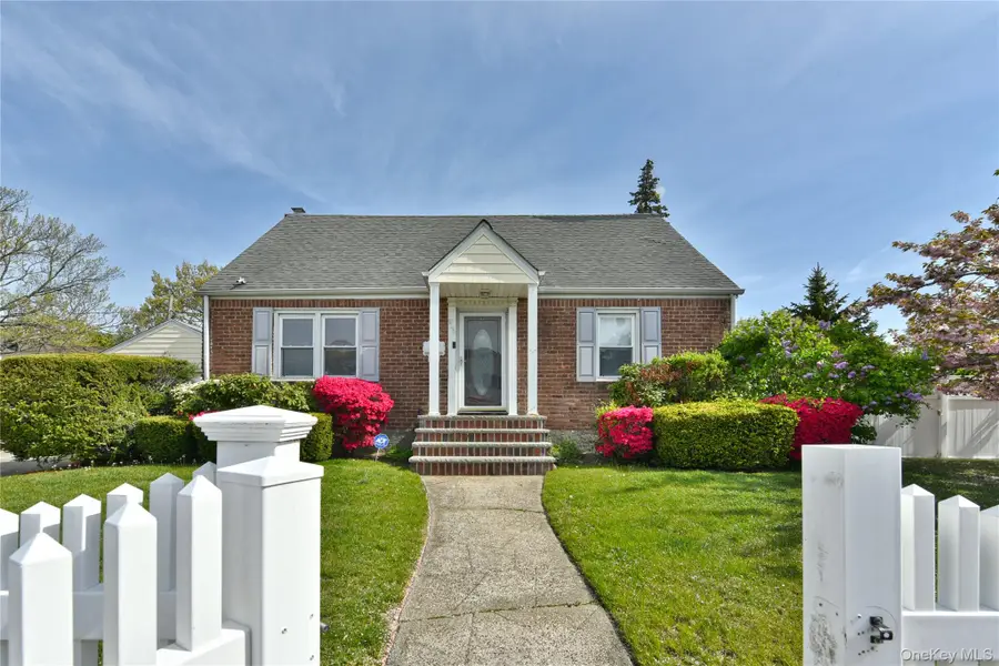 916 Center Drive, Franklin Square, NY 11010 - #2