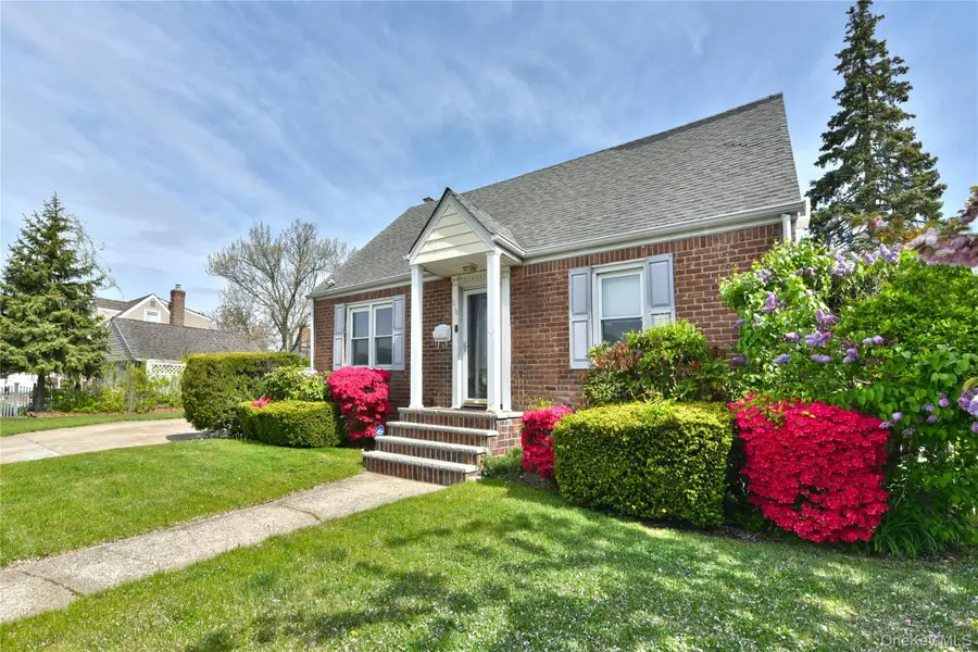916 Center Drive, Franklin Square, NY 11010 - #3