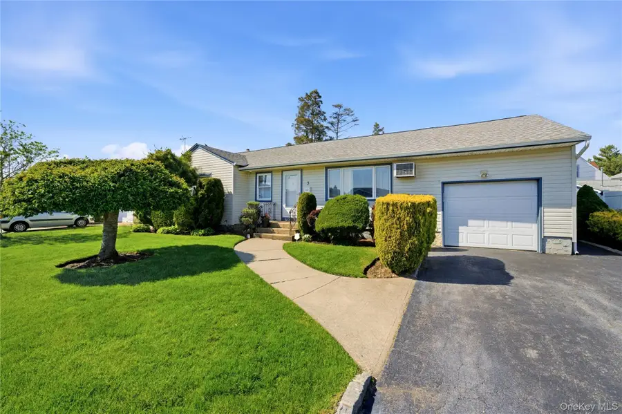 3 Lenore Avenue, Hicksville, NY 11801 - #3