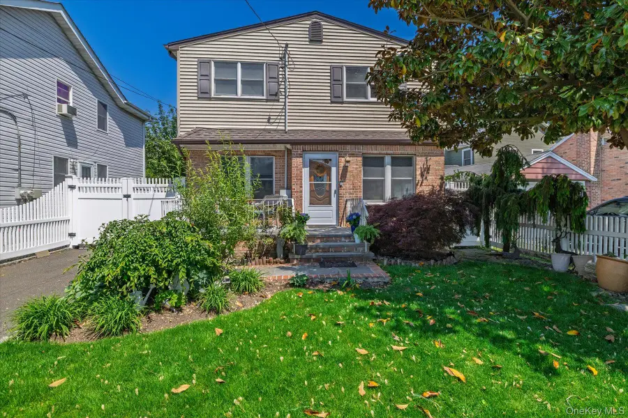 212 Gordon Avenue, Westbury, NY 11590 - #2