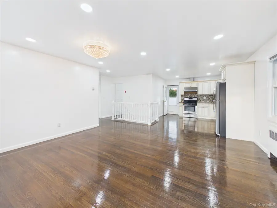9 Ferndale Drive, Hicksville, NY 11801 - #3