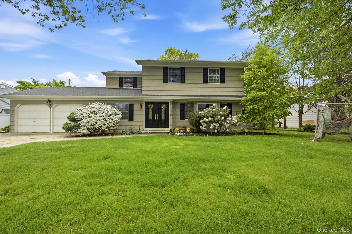 6 Frost Pond Road, Greenlawn, NY 11740 - #1